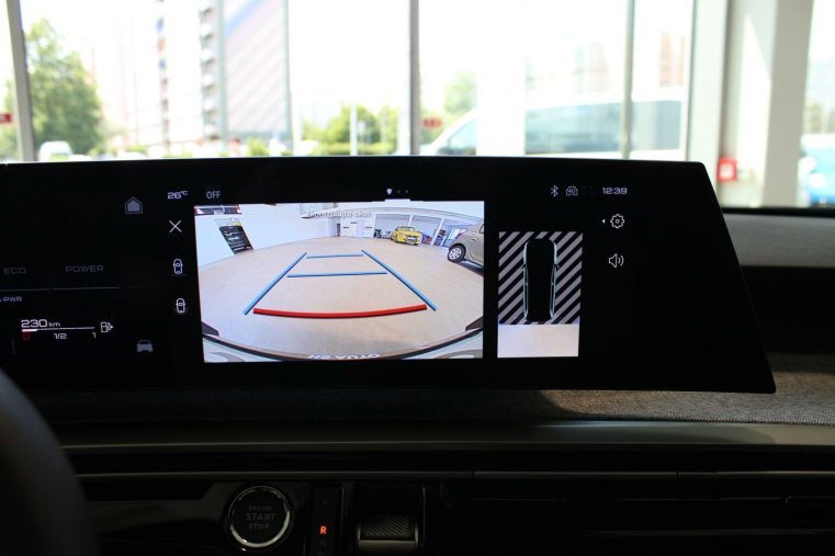 Peugeot 5008, Peugeot 5008 ALLURE Hybrid 136 e-DCS6, barva stříbrná