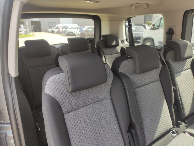 Peugeot Traveller, Peugeot Traveller L2 2.0 HDI AUT8 180k NAV 2+3+3, barva stříbrná
