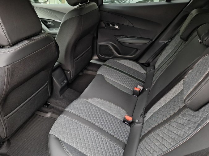 Peugeot 2008, Peugeot 2008 ALLURE Hybrid 145 e-DCS6, barva šedá