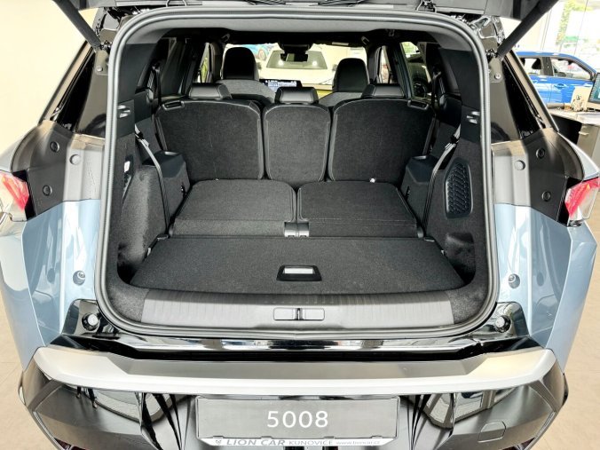 Peugeot 5008, Peugeot 5008  E-GT, e-dojezd 500 km, 7 míst, barva modrá