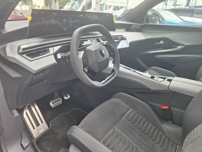Peugeot 3008, Peugeot 3008 GT Hybrid 136 e-DCS6, barva šedá