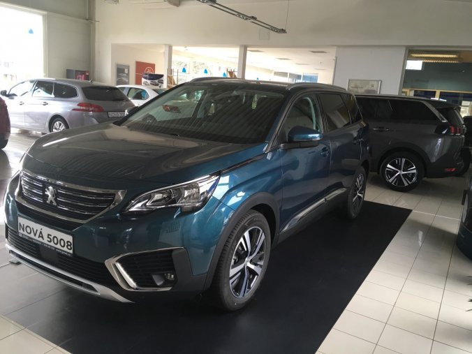 Peugeot 5008, Allure 1.2 PureTech 130 S&S MAN6, barva zelená