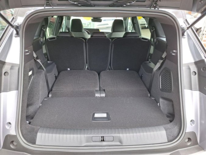 Peugeot 5008, Peugeot 5008 ALLURE Hybrid 145 e-DCS6, barva šedá