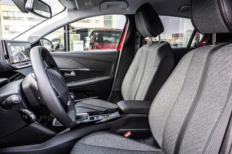 Peugeot 208, Peugeot 208 1,2 ALLURE PureTech 100 S&S MA, barva červená
