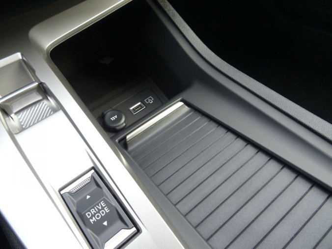 Peugeot 408, Peugeot 408 ALLURE Hybrid 145k e-DCS6, barva šedá