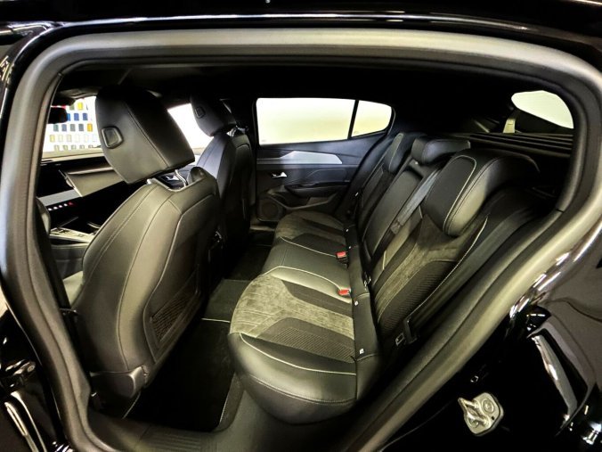 Peugeot 408, Peugeot 408 408 GT Hybrid 145 e-DCS6, barva černá