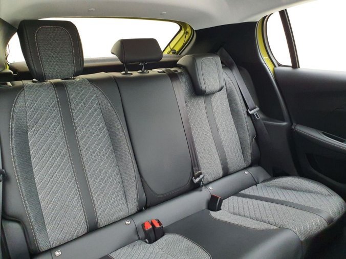 Peugeot 208, Peugeot 208 ALLURE 1.2 PT 100k MAN6, barva žlutá