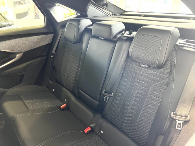 Peugeot 3008, Peugeot 3008 GT Hybrid 145k, El. Víko kufru, barva modrá