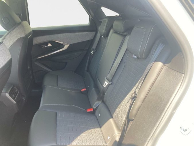 Peugeot 3008, Peugeot 3008 GT Hybrid 145 e-DCS6, barva bílá