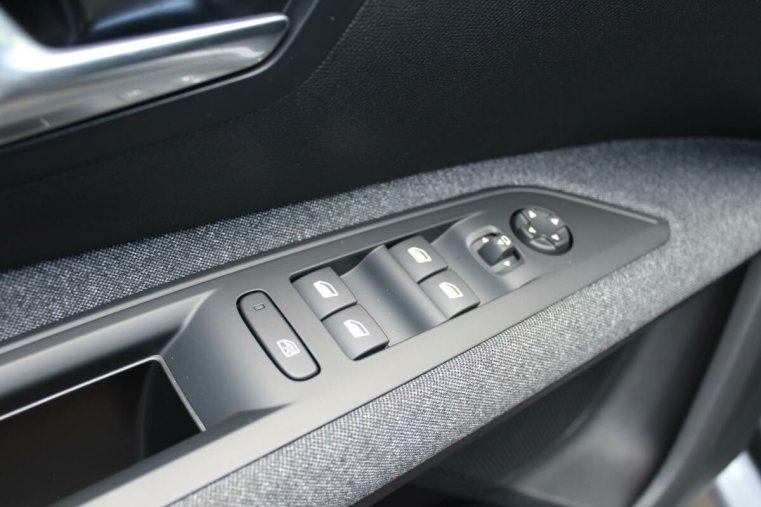 Peugeot 5008, Peugeot 5008 ACTIVE PACK 1.2 automat 130k, barva modrá