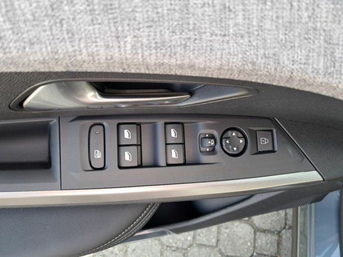 Peugeot 5008, Peugeot 5008 5008 ALLURE Hybrid 145 e-DCS6, barva modrá