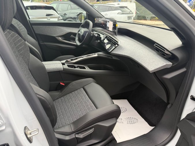 Peugeot 3008, Peugeot 3008 ALLURE Hybrid 145 e-DCS6, barva bílá