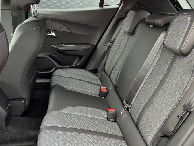 Peugeot 2008, Peugeot 2008  ALLURE PureTech 100 S&S MAN6, barva modrá