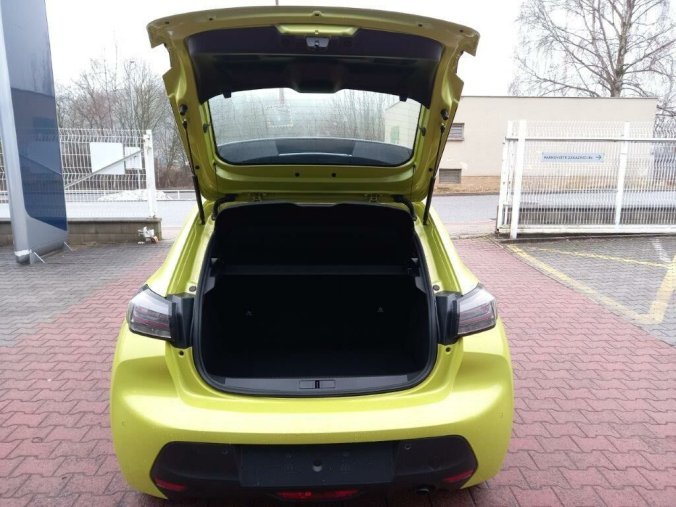 Peugeot 208, Peugeot 208 Style PureTech 1.2 7 let zár., barva zelená