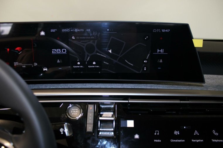 Peugeot 3008, Peugeot 3008 ALLURE Hybrid 136 e-DCS6, barva modrá