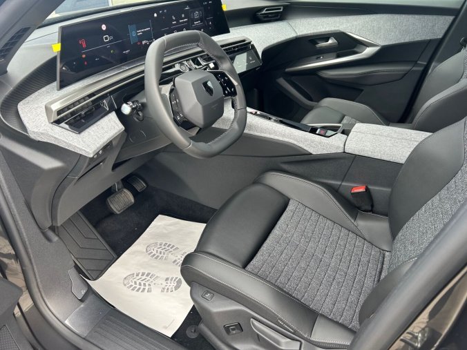 Peugeot 5008, Peugeot 5008 ALLURE Hybrid 145 e-DCS6, barva šedá