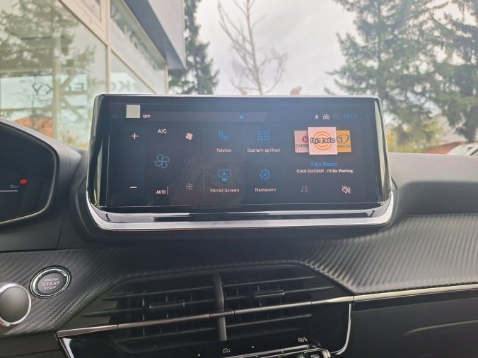 Peugeot 2008, Peugeot 2008 e-ALLURE 115 kW / 156 k (Bater, barva červená