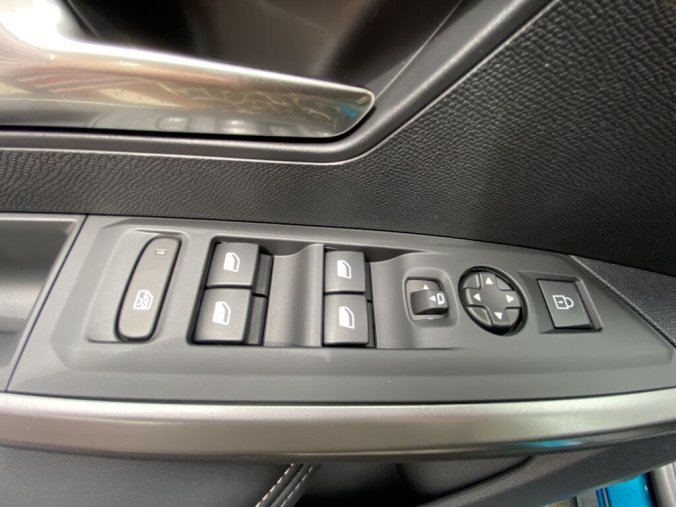 Peugeot 3008, Peugeot 3008 ALLURE Hybrid 145 e-DCS6, barva modrá