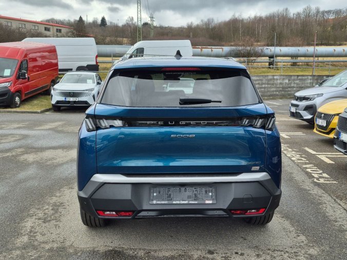 Peugeot 5008, Peugeot 5008 ALLURE Hybrid 145 e-DCS6, barva modrá