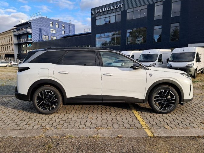Peugeot 5008, Peugeot 5008 GT Hybrid 136 e-DCS6, barva bílá
