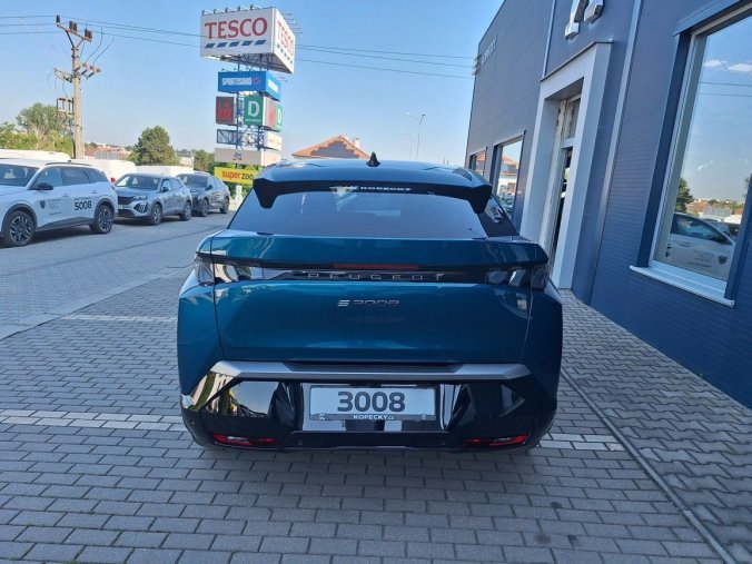 Peugeot 3008, Peugeot 3008 GT Elektromotor 157 kW / 210 k, barva modrá