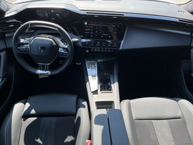 Peugeot 408, Peugeot 408 GT Hybrid 145 e-DCS6, barva bílá