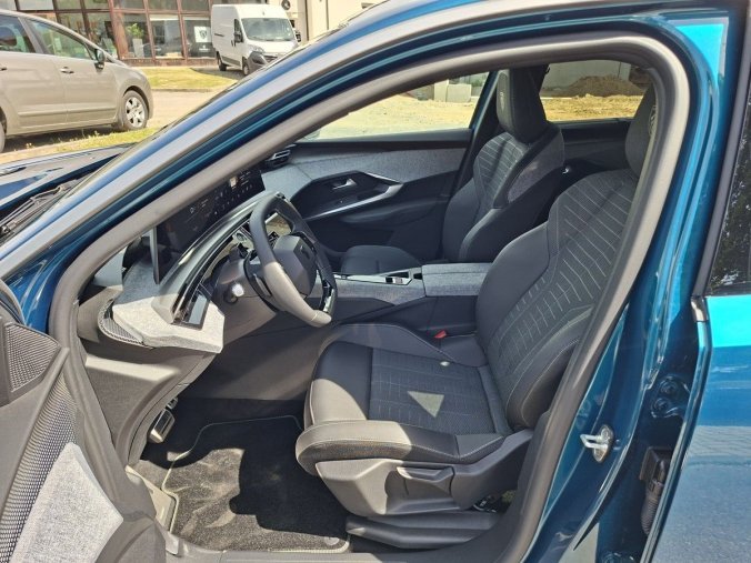 Peugeot 5008, Peugeot 5008 GT - SUMMER BLUE 145 e-DCS6, barva modrá