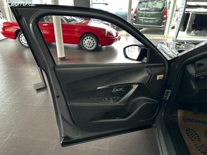 Peugeot 2008, Peugeot 2008 ALLURE PureTech 100k MAN6, barva šedá