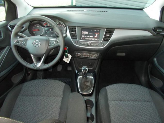 Volvo XC40, B3 2.0L 163 HP AT7 FWD CORE, barva stříbrná