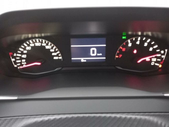 Peugeot 208, Peugeot 208 Style PureTech 1.2 7 let zár., barva zelená