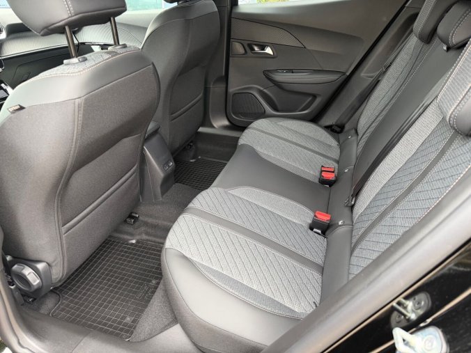 Peugeot 2008, Peugeot 2008 ALLURE PureTech 100k MAN6, barva černá