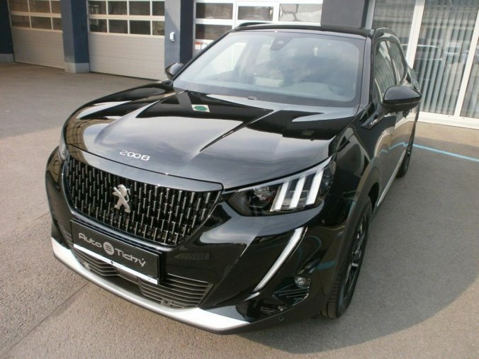 Peugeot 2008, Allure 1,2 PureTech 130 96 kW, barva černá