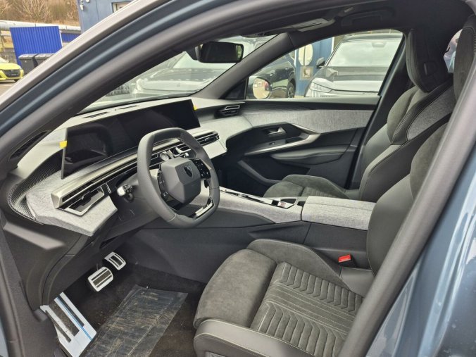 Peugeot 5008, Peugeot 5008 GT Hybrid 136 e-DCS6, barva modrá