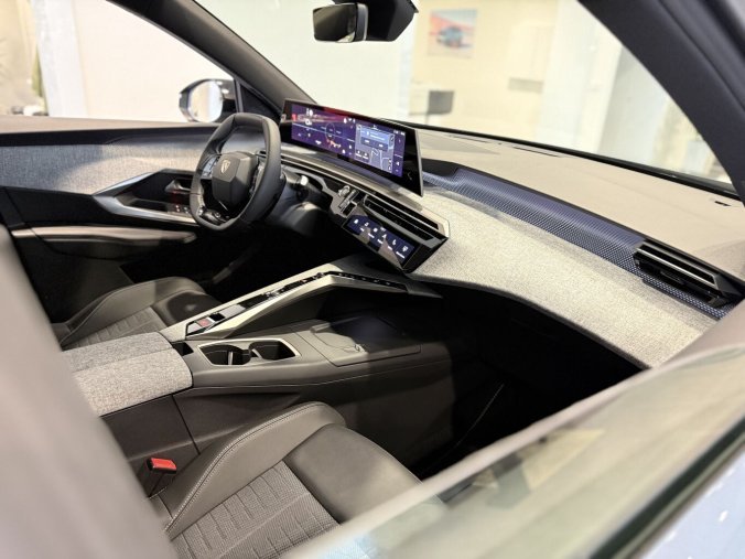 Peugeot 3008, Peugeot 3008 GT Hybrid 145k, Vision 360°, barva modrá