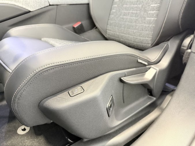 Peugeot 5008, Peugeot 5008 ALLURE, Automat, GRIP Control, barva modrá