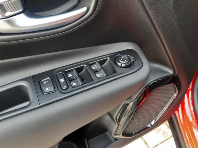 Jeep Renegade, 1,3 150 PS Night Eagle AUTOMAT, barva červená