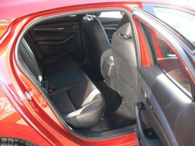 Mazda 3, 2.0 Skyactiv G122 A/T, barva červená