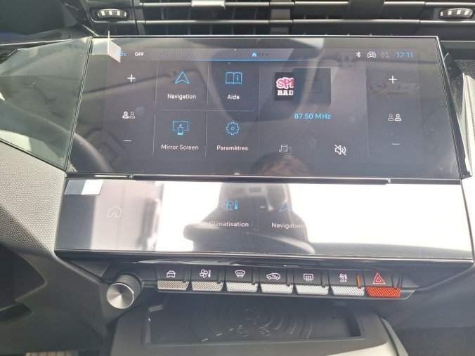 Peugeot 408, Peugeot 408 ALLURE Hybrid 145 e-DCS6, barva šedá