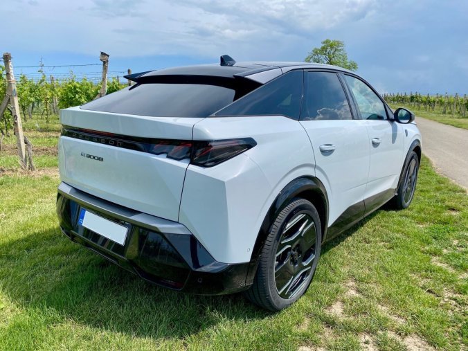 Peugeot 3008, Peugeot 3008 GT Hybrid 136 e-DCS6 - 7353, barva bílá