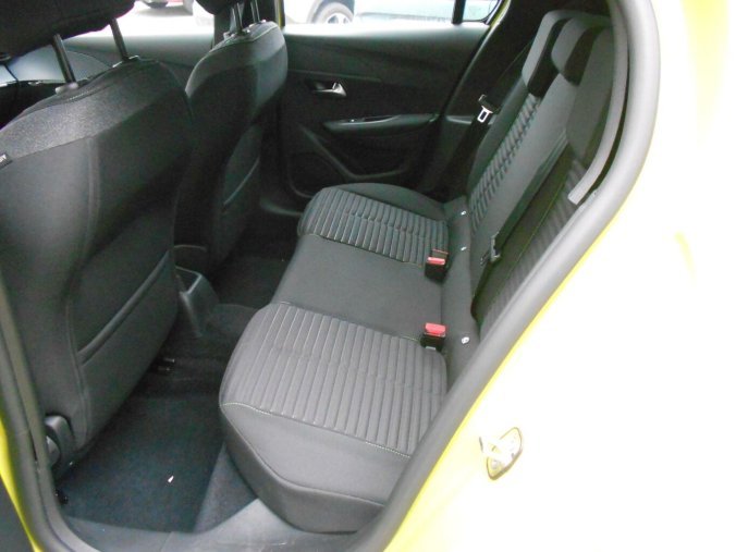 Peugeot 208, Peugeot 208 Style Hybrid 100 e-DCS6, barva oranžová
