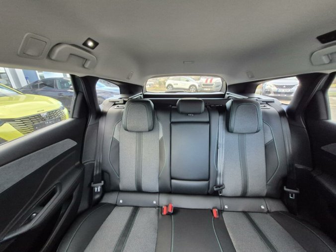 Peugeot 308, Peugeot 308 SW ALLURE Hybrid 145 e-DCS6, barva zelená