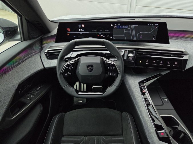 Peugeot 5008, Peugeot 5008 5008 GT Hybrid 145 e-DCS6, barva bílá