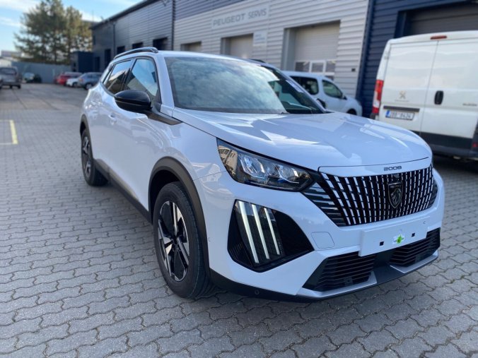 Peugeot 2008, Peugeot 2008 ALLURE Elektromotor 115 kW (Baterie 54 kWh) - 0157, barva bílá