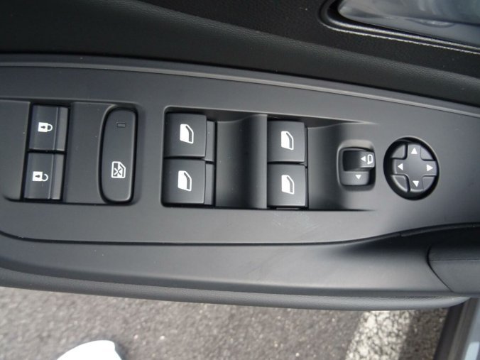 Peugeot 408, Peugeot 408 ALLURE Hybrid 145k e-DCS6, barva šedá