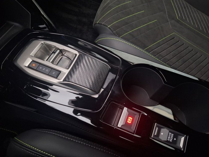 Peugeot 208, Peugeot 208 GT Hybrid 145 e-DCS6, barva červená