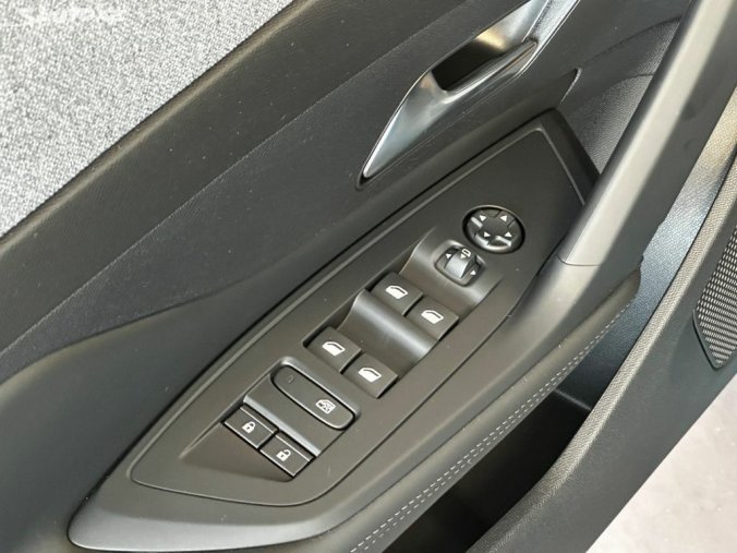 Peugeot 408, Peugeot 408 ALLURE Hybrid 145k e-DCS6, barva modrá
