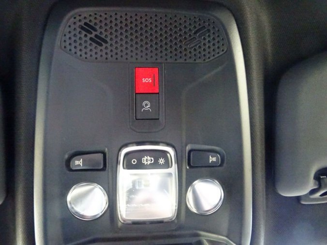 Peugeot 2008, Peugeot 2008 ALLURE Hybrid 145k e-DCS6, barva červená