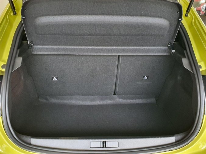 Peugeot 208, Peugeot 208 ALLURE 1.2 PT 100k MAN6, barva žlutá