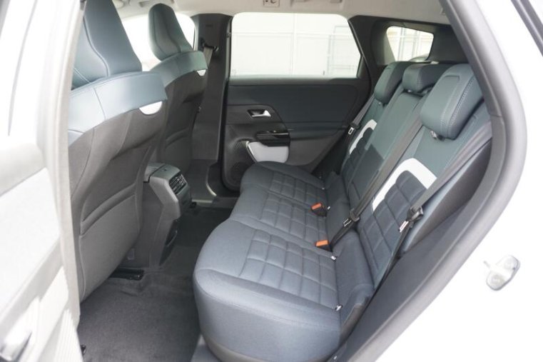 Citroën C5 Aircross, PLUS Hybrid 145k Automatic, barva bílá
