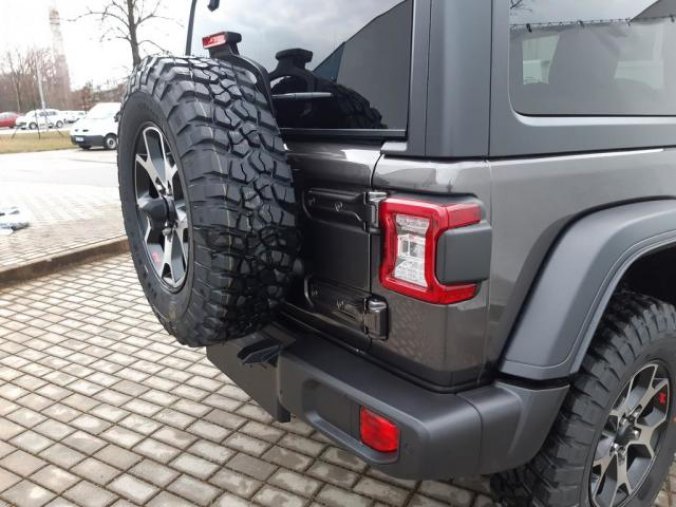 Jeep Wrangler, 2,0T 270 PS Rubicon, barva šedá